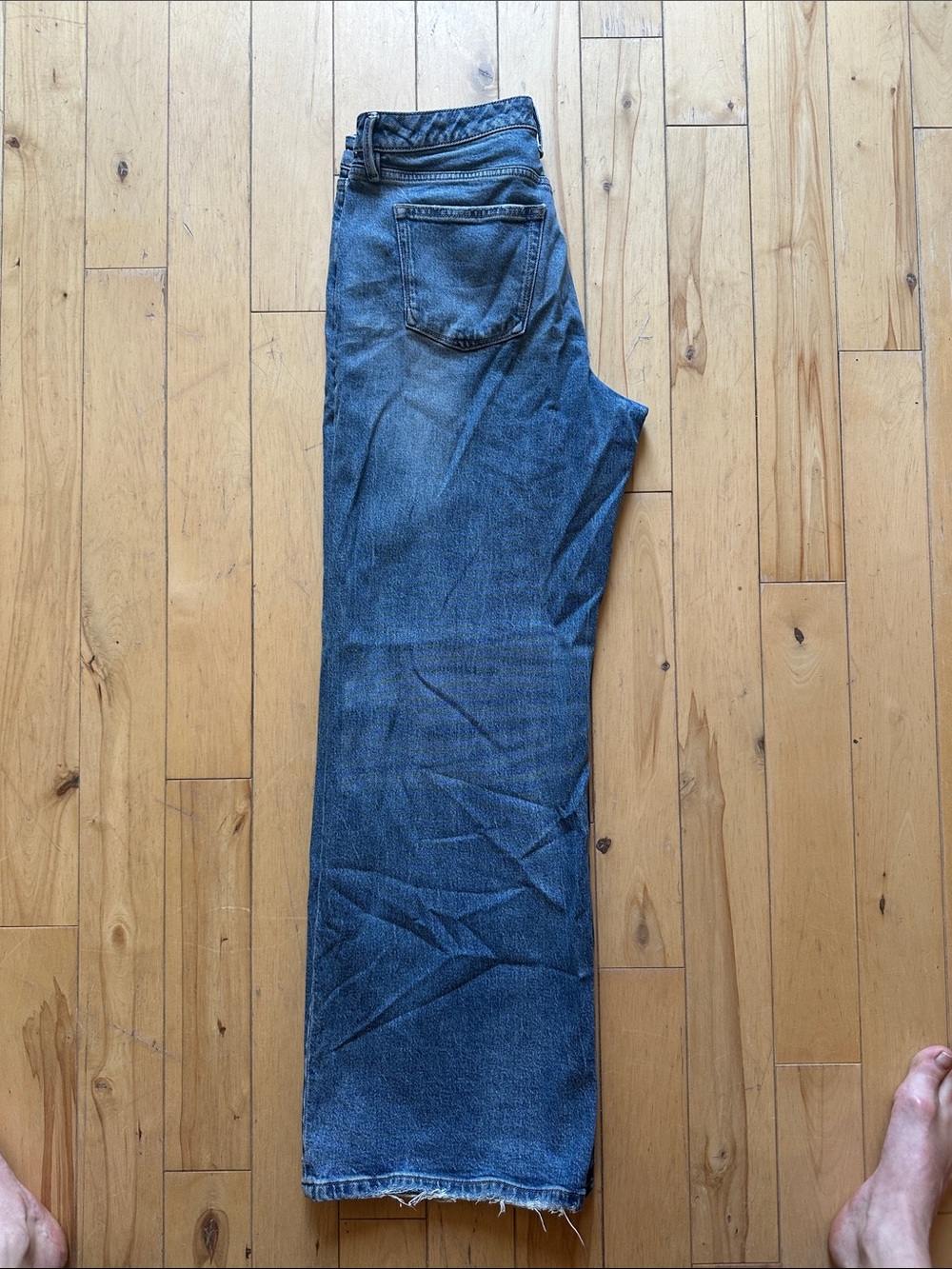 Good American Good Ease Mid Rise Wide-Leg Jeans in Washed Blue - Picture 5 of 5